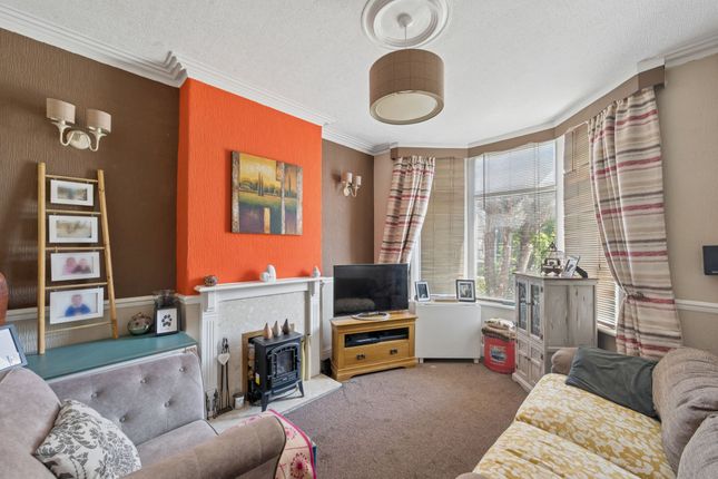 111 Turton Road, Bolton photo 4