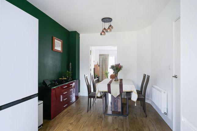 21, Aylsham road, Tadworth photo 4