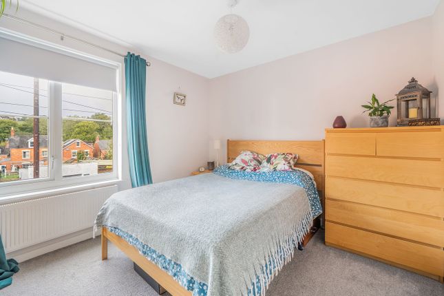 4, Ash Road, Stroud photo 4