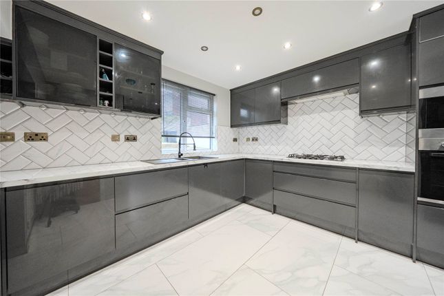 95, Fir Tree Approach, Leeds photo 4
