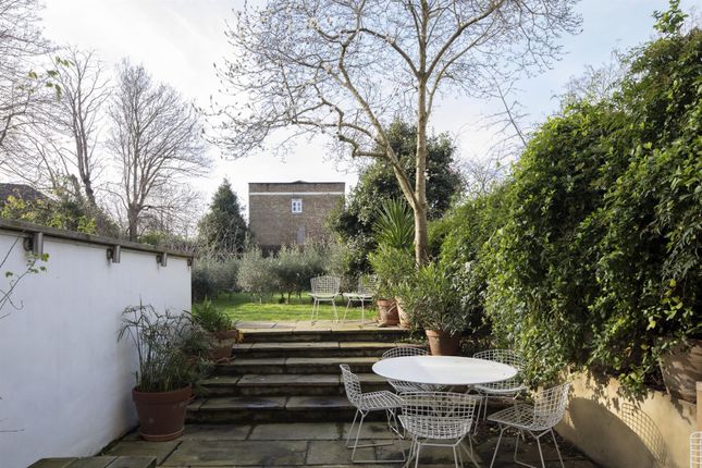 End terrace house for sale in Camberwell New Road, Camberwell