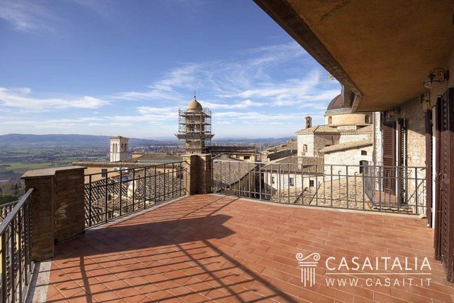 Thumbnail Apartment for sale in Assisi, Umbria, Italy