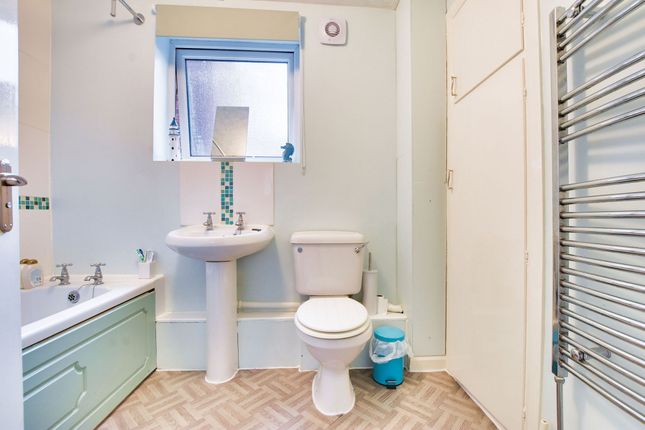 Flat for sale in Carlton Court, Stoneygate, Leicester