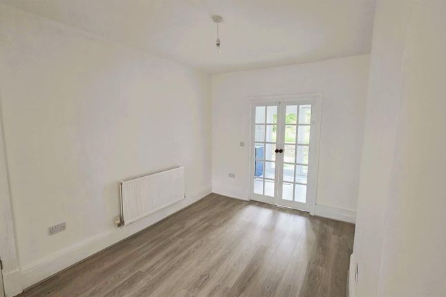 59, Brynelli, Llanelli photo 4