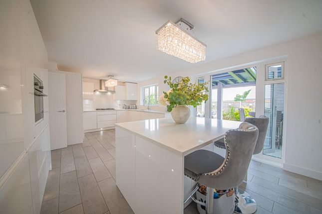 19, Harrison Way, Southampton photo 4