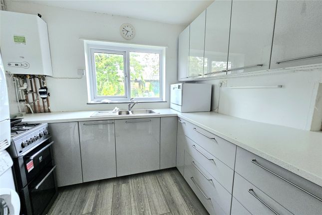 28, Bracknell Road, Surrey photo 4