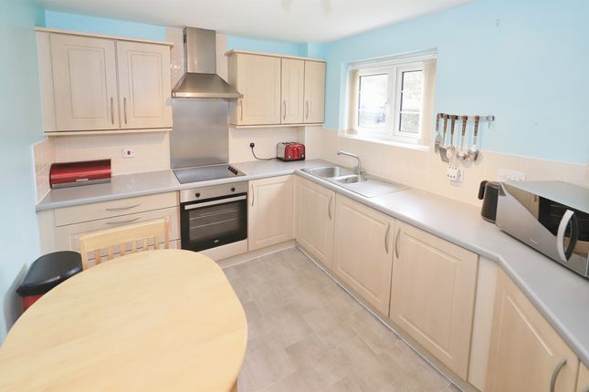 17, Smallshire Close, Wolverhampton photo 4