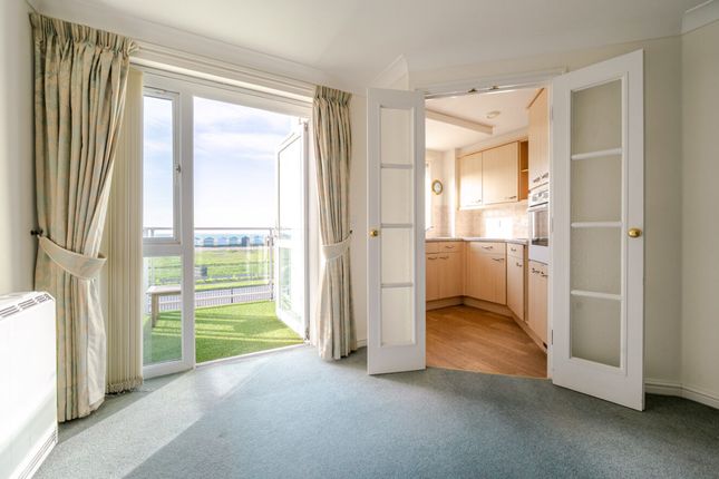 18 Dilkusha Court, Hayling Island photo 3