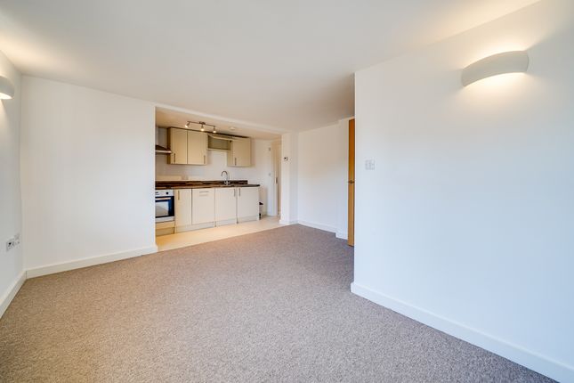 Flat to rent in Lower King Street, Royston
