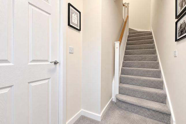 34 Buttercup Meadow, Standish, Wigan, WN6 0ZU, Standish photo 2