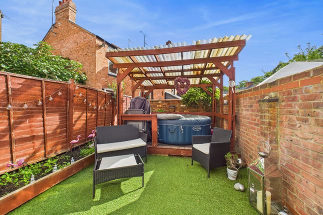 14. Cam04922G0-Pr0065-Still010