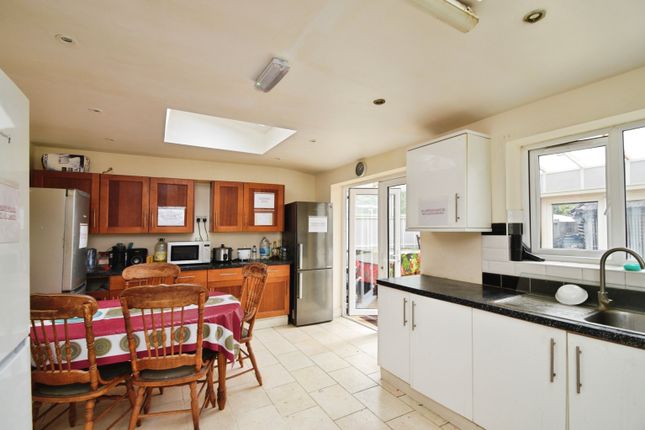 18, Manford Cross, Chigwell photo 4