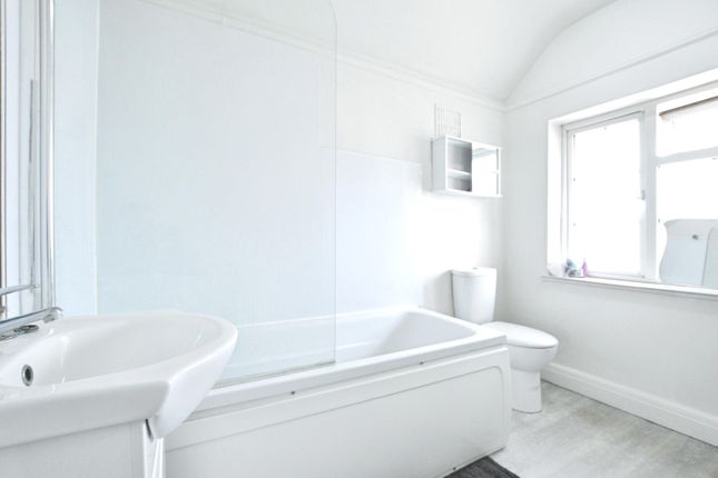 Room 1, 16, Edward Close, St Albans photo 5