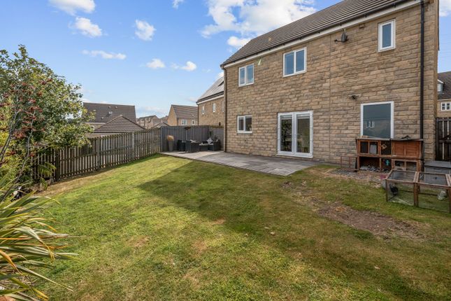 25, Warton Avenue, Huddersfield photo 4