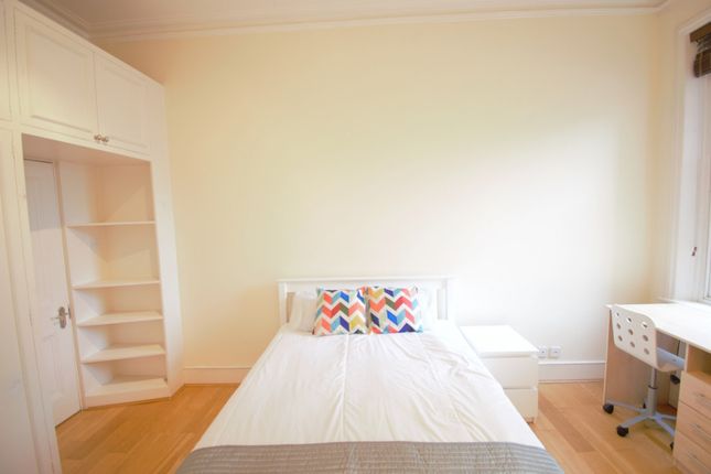 Lymington Mansions road, London photo 2