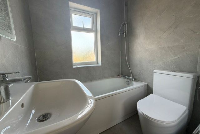 847, Luton photo 4