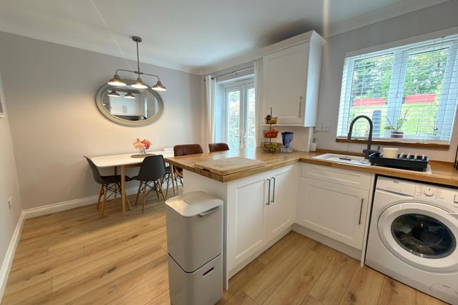 15, Clover Gardens, Stamford photo 4