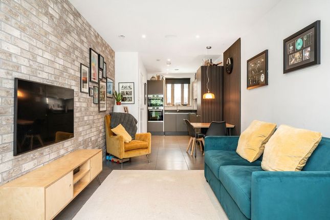 Flat 203, 2, White Post Lane, LONDON photo 4