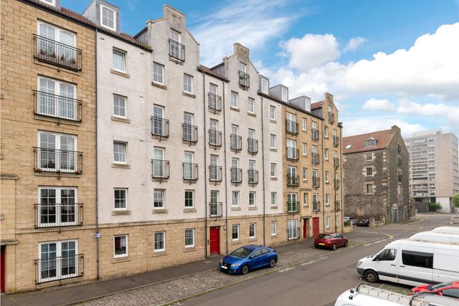 Thumbnail Flat for sale in 8/1 Giles Street, Leith