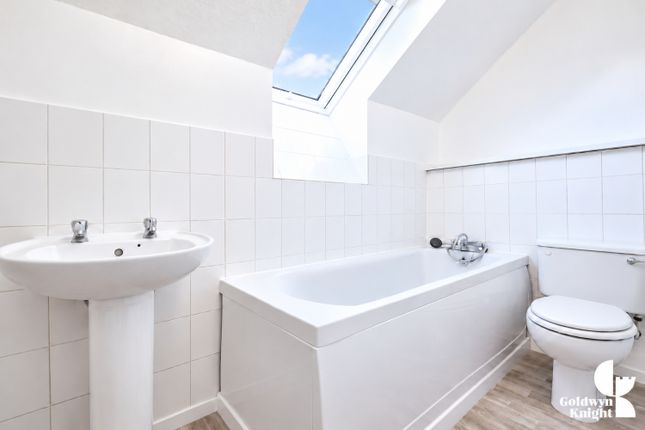 Bushwood Drive, London photo 5
