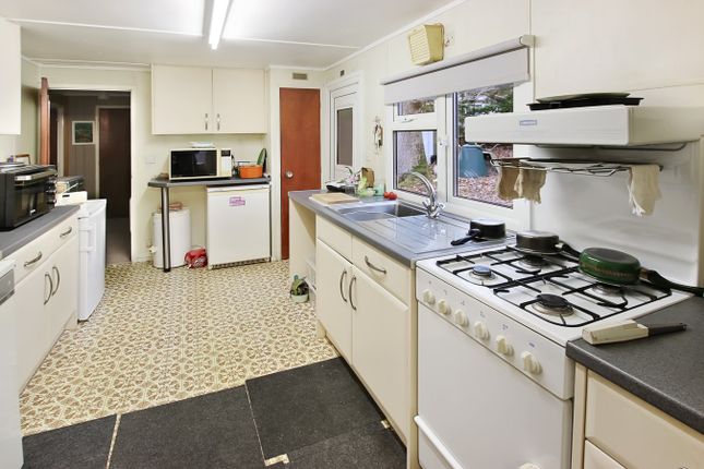 16 Woodpecker Way, Turners Hill Park, Crawley photo 4