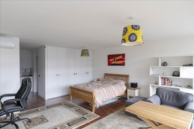 51, Breton House, London photo 4