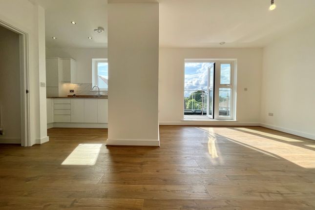Thumbnail Penthouse to rent in Penhill Road, Lancing