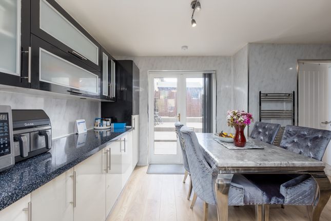 13, Castlebrae Glebe, Edinburgh photo 4