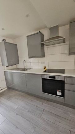 Flat 1, 32 Montrell Road, London photo 2