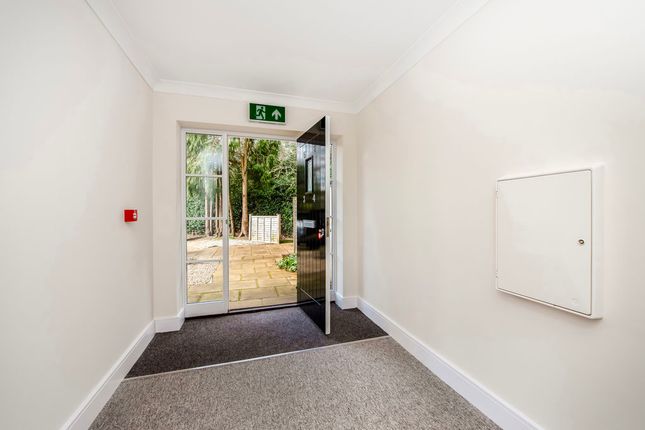 6, Netherwood Close, Midhurst photo 2