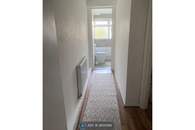 Flat  B Delamere Road, Wimbledon, London photo 2