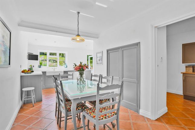 33, Holly Lane West, Banstead photo 3