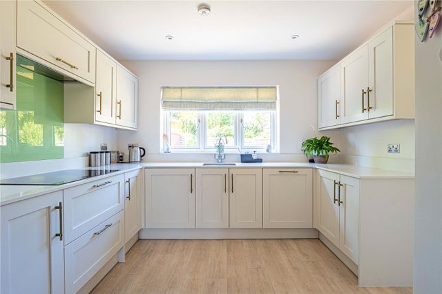 8, Bartel Close, Hemel Hempstead photo 4