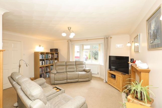 32 Dymond Grove, Chesterfield photo 2