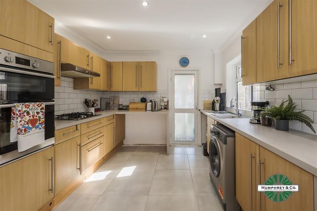 Terraced house to rent in Howard Road, London