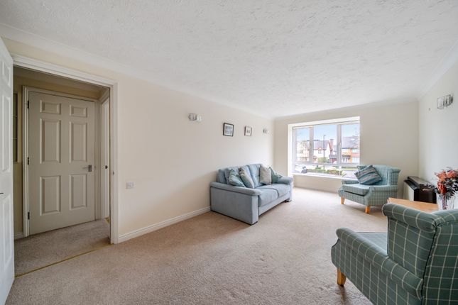 Flat 23, Maple Court, 9, Pinner Hill Road, Pinner photo 4