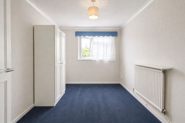 21, Cavalier Close, Chadwell Heath photo 3