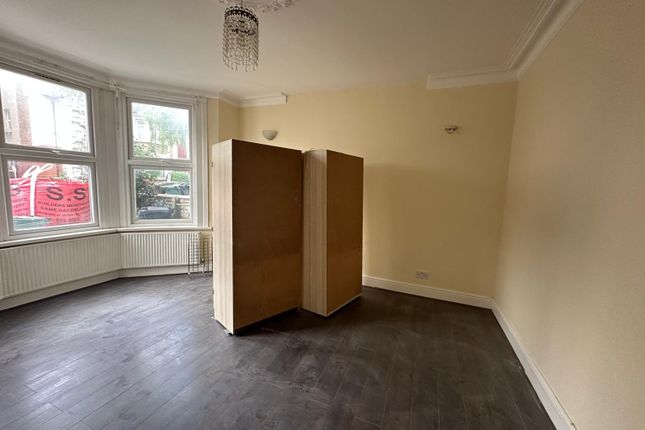 Flat to rent in Colchester Road, Leyton