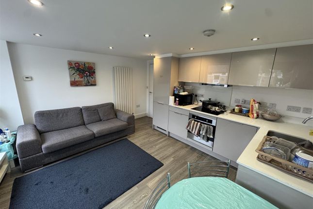 Flat 8 Elmsdown House, 81, Portway, Stratford photo 5