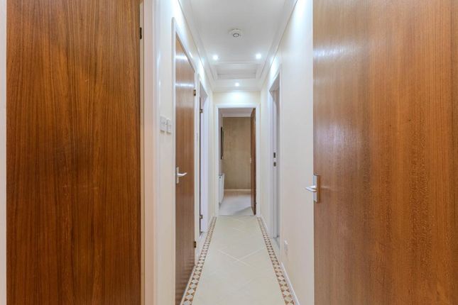 6, Blenheim Court, Stepps photo 3