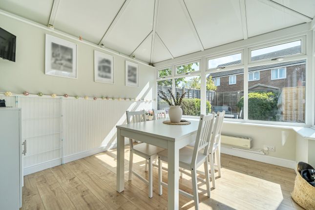 2, Angus Close, Wokingham photo 3