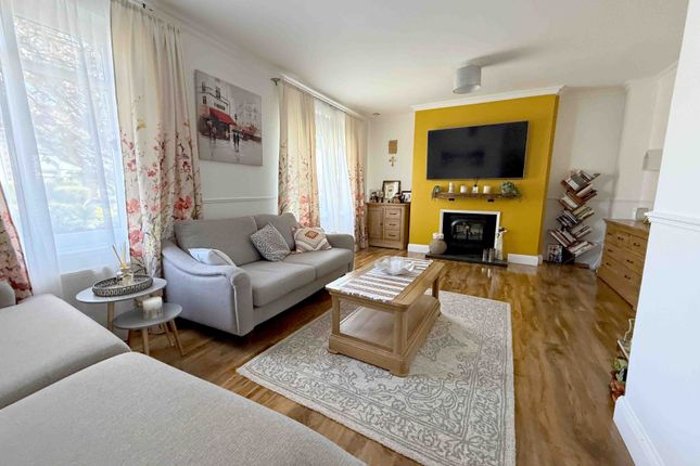 4 Brynllwchwr Road, Loughor, Swansea photo 3