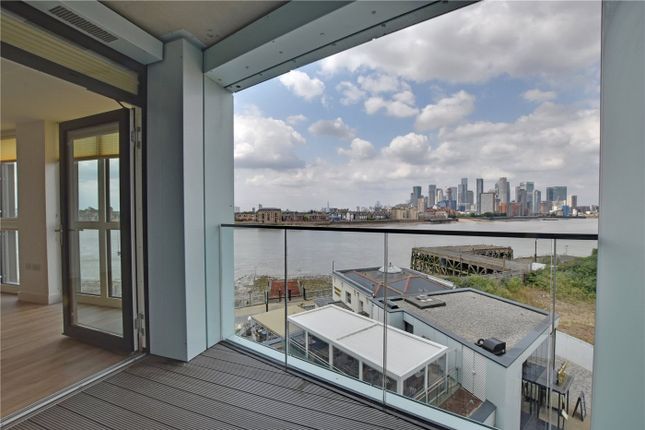 Flat to rent in Distel Apartments, 19 Telegraph Avenue, Greenwich, London