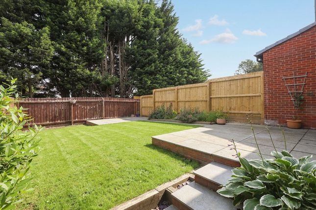 8, Hartfield Close, Chesterfield photo 4