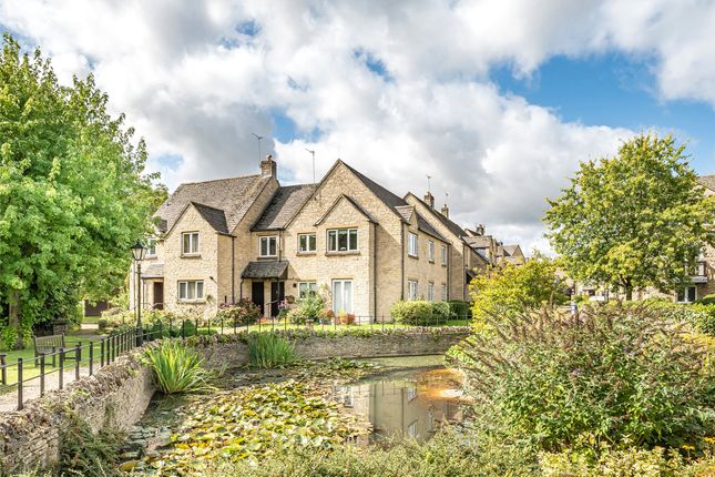 Thumbnail Flat for sale in St. Marys Mead, Witney, Oxfordshire