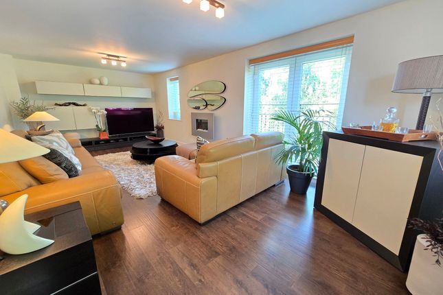 2 Avensbeck, Altrincham photo 3