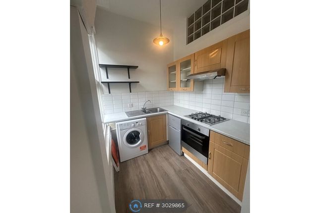 Flat, Boldrewood Upper Bridge Road, Redhill photo 5