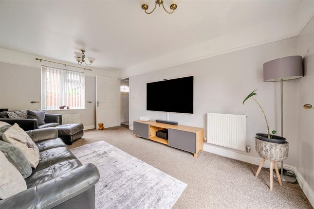 29, Hulbert Close, Trowbridge photo 2
