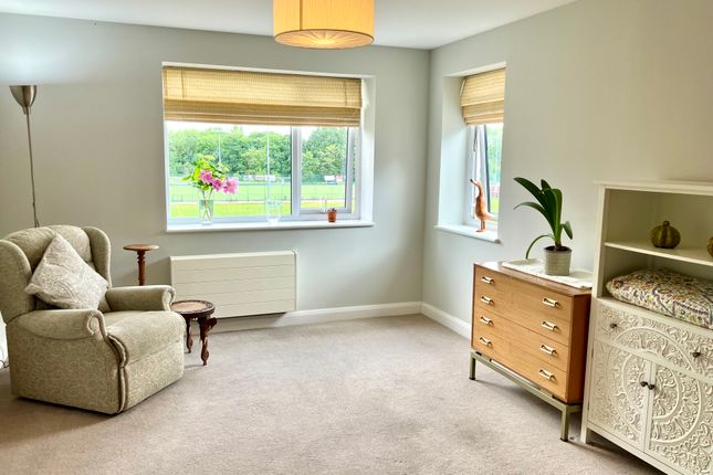 Flat 47, Southern Oaks, Old Schools Lane, Epsom photo 4
