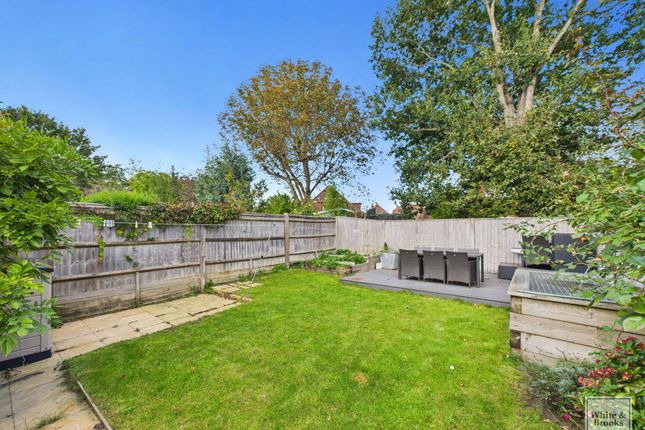 19 Pynham Crescent, Chichester photo 4